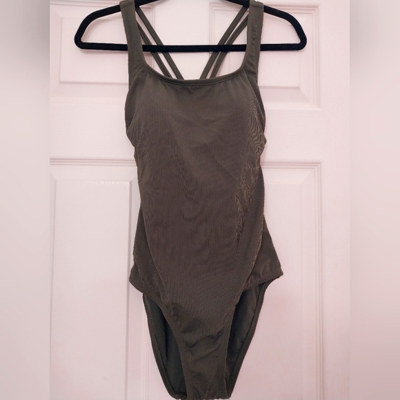 Hurley One Piece Swimsuit - Picture 1 of 8